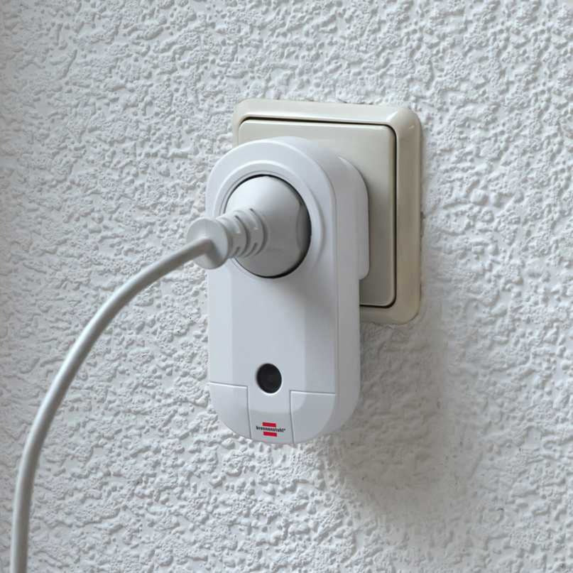 Brennenstuhl rc ce1 3001, set van 3 draadloze stopcontacten (met handzender en verhoogde aanraakbescherming) wit