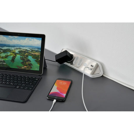 Brennenstuhl ®estilo hoekaansluitdoosstrook met usb laadfunctie 4-weg 2x beschermende contactdozen 2x euro zilver wit
