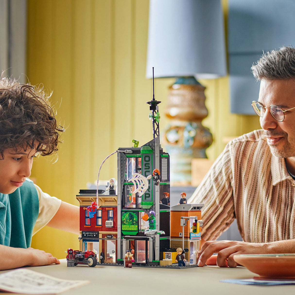 Lego ® marvel spider-man vs. oscorp - 76324