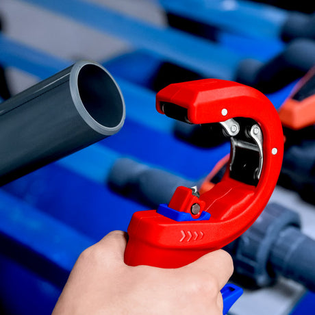 Knipex dpt50 buizensnijder voor dikwandige kunststof buizen ook kerngeschuimd snijden - capaciteit 32 - 50 mm - 202 mm - 90 23 02 bk