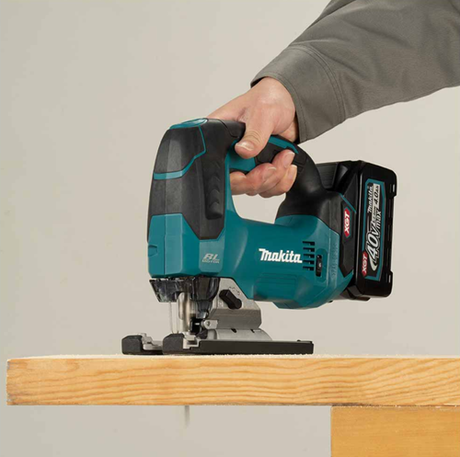 Makita jv002gd201 40 v max accu decoupeerzaag d-greep | 2,5 ah accu (2 st), snellader, in mbox