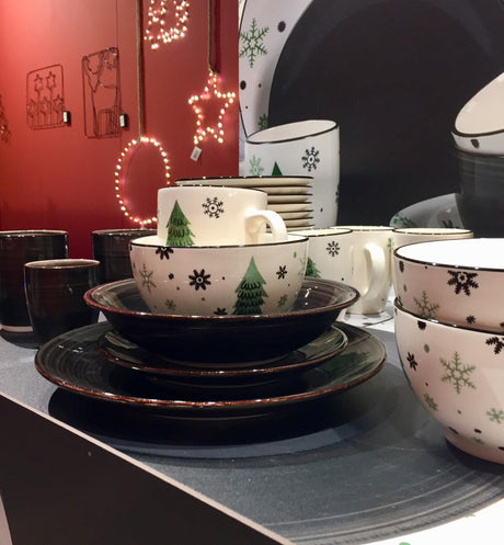 Svenska living bord porselein met kerstboom afbeelding ø26,5cm