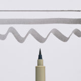 Sakura • pigma brush koelgrijs